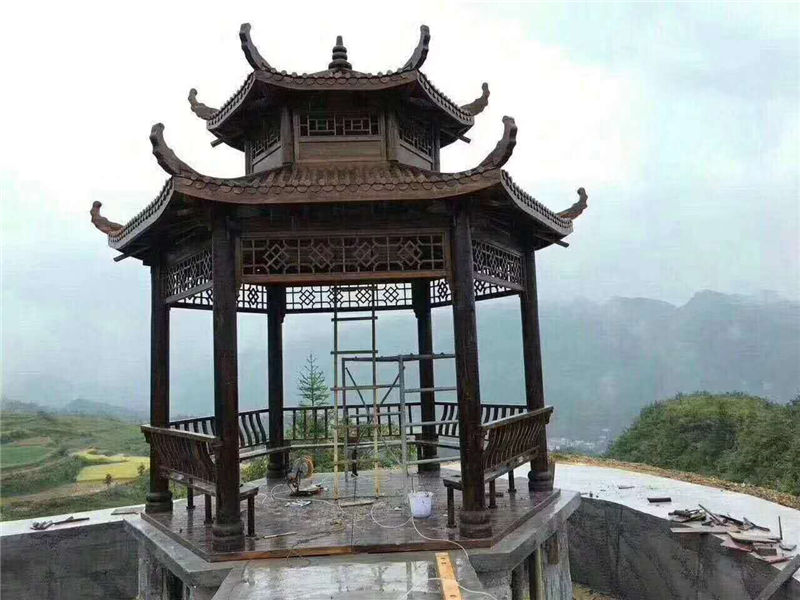 能突出花园独特性的仿木古亭